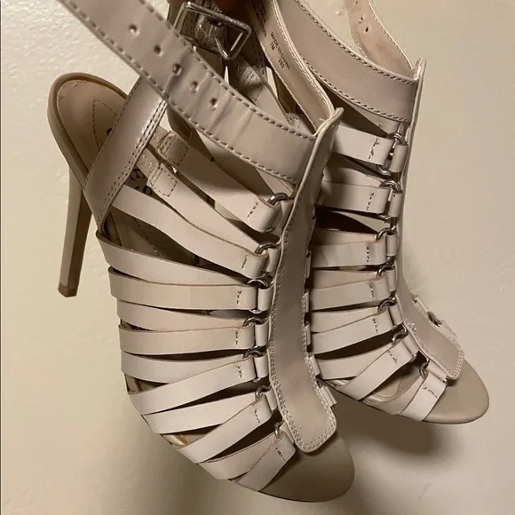 Guess Heels - Picture 2 of 3